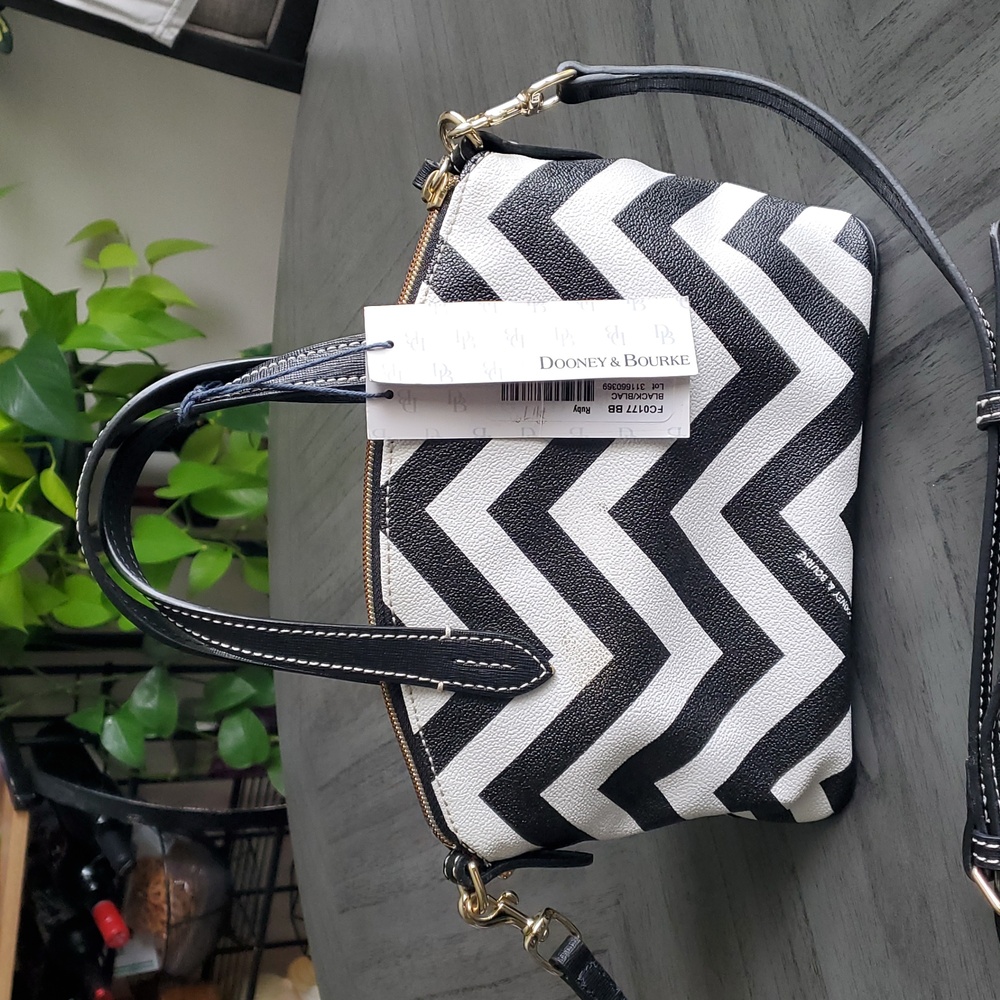 Dooney & Bourke Black and White Chevron Crossbody Bag - Picture 2 of 16